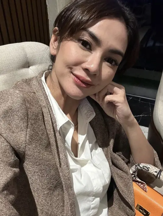 Bahkan seringkali ia tampil tanpa makeup dengan kulitnya yang begitu sehat. [Foto: Instagram/ Masayu Anastasia]