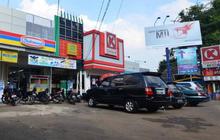 Bisnis ritel dan waralaba di bawah cengkraman pemerintah