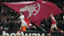 Arsenal menutup tahun 2025 dengan senyuman. The Gunners berhasil mengamankan posisi puncak klasemen Liga Inggris setelah melumat Aston Villa dengan skor telak 4-1. (AP photo/Alastair Grant)