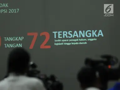 Layar monitor menampilkan hasil tindak pidana korupsi yang ditangani KPK pada paparan kinerja Komisi Pemberantasan Korupsi tahun 2017 di Jakarta, Rabu (27/12). Pimpinan KPK menyampaikan paparan hasil kinerja tahun 2017. (Liputan6.com/Helmi Fithriansyah)