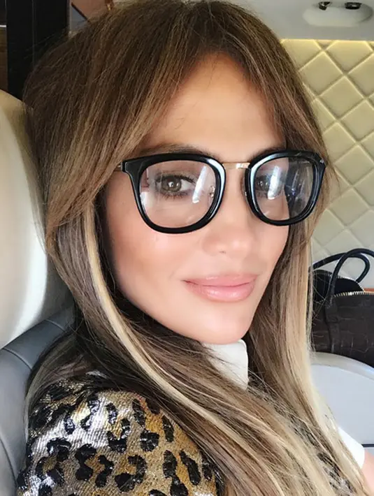 “Jennifer terpuruk mendengar tragedi tersebut,” tulisan press release tersebut. “Pikiran dan doa untuk para korban dan keluarganya,” sebagian isi selanjutnya. (Instagram/Jlo)