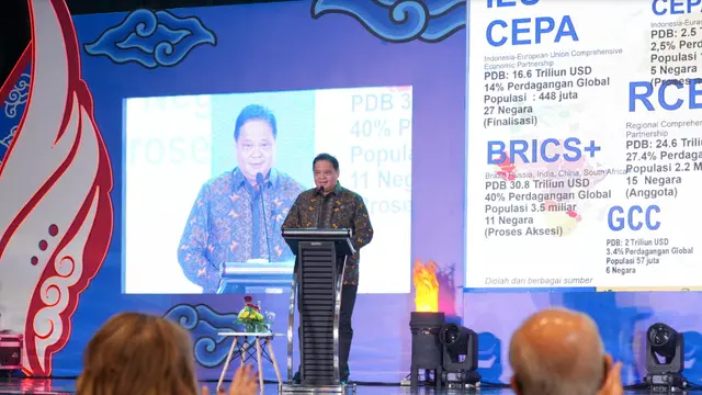 Menko Bidang Perekonomian Airlangga Hartarto saat memberikan sambutan dalam acara Rakorkernas ke-34 Asosiasi Pengusaha Indonesia (APINDO) di Bandung, Selasa (5/8/2025). (Foto:ekon.go.id)