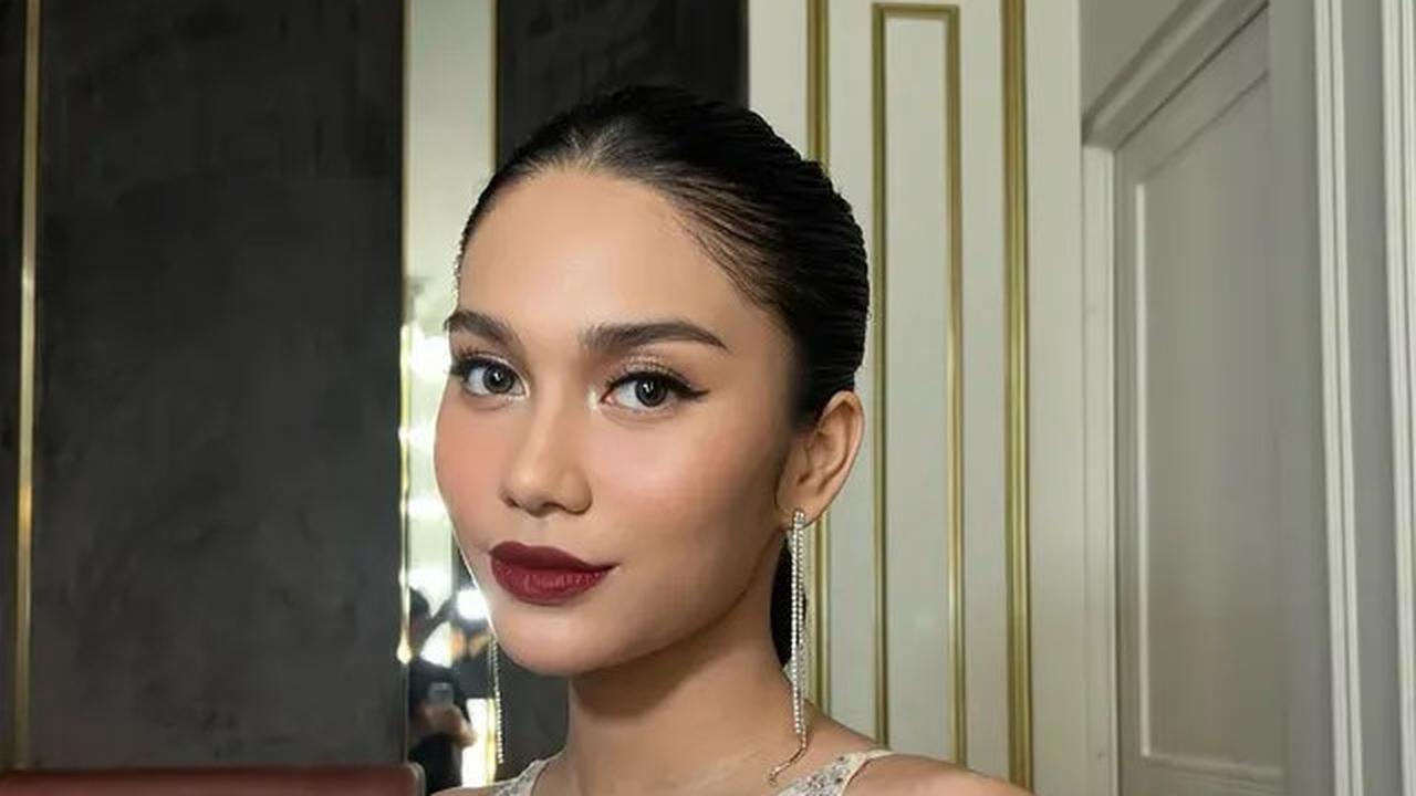 7 Potret Azizah Salsha Kenakan Gaun Sequin Tanpa Lengan, Tampil Bold dan Glamor