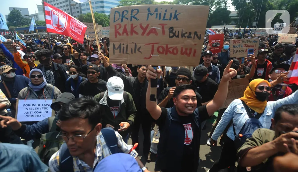 Sementara itu, Rapat Paripurna DPR RI dengan agenda mengesahkan Revisi Undang-undang (UU) Pilkada menjadi UU batal digelar. (merdeka.com/Arie Basuki)