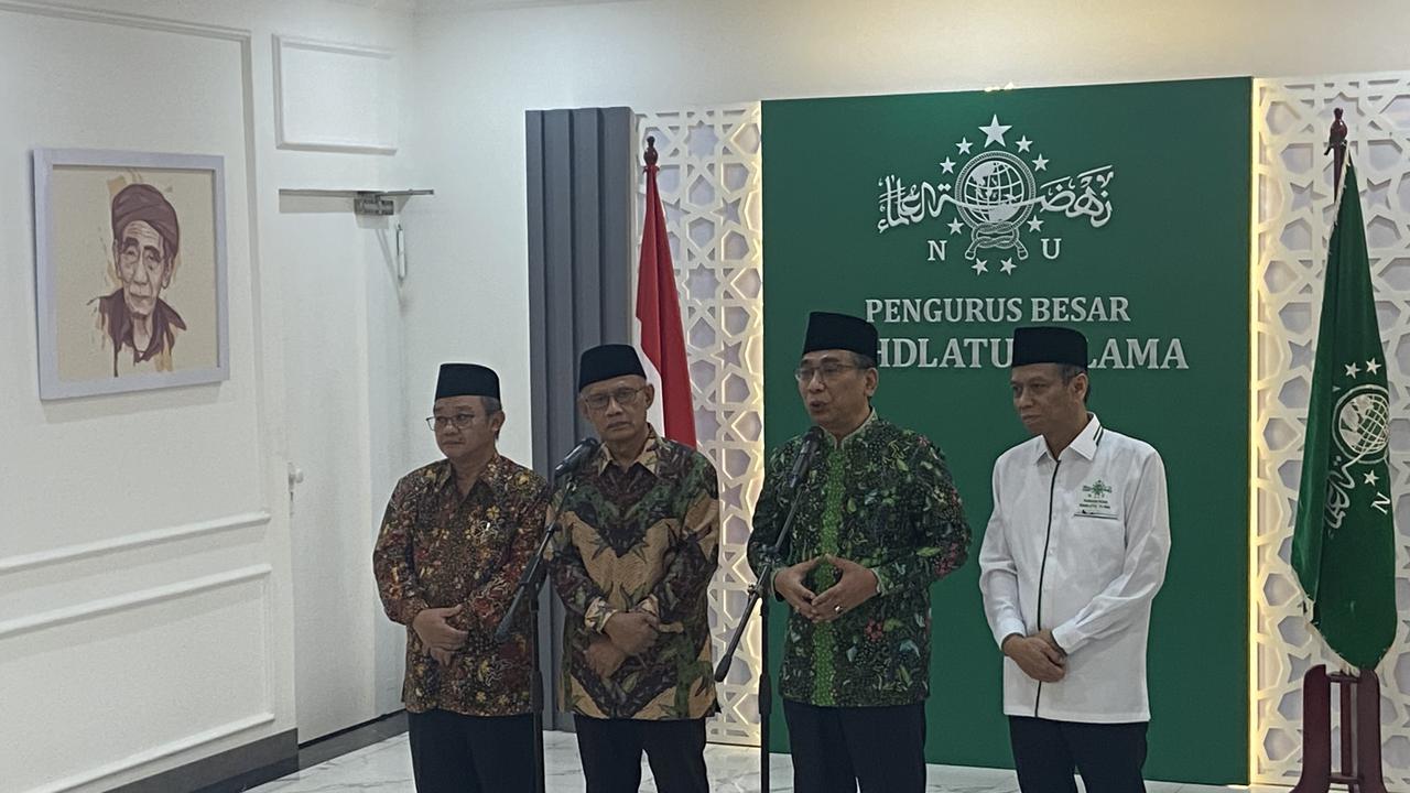 Ketua Umum Pengurus Besar Nahdlatul Ulama (Ketum PBNU) Yahya Cholil Staquf usai bersilaturahmi dengan Ketua Umum PP Muhammadiyah Haedar Nashir di Kantor Pusat PBNU Jakarta, Kamis (25/4/2023).