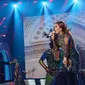 Ayu Ting Ting membuka Konser Raya 22 Tahun Indosiar. (Herman Zakharia/Liputan6.com)