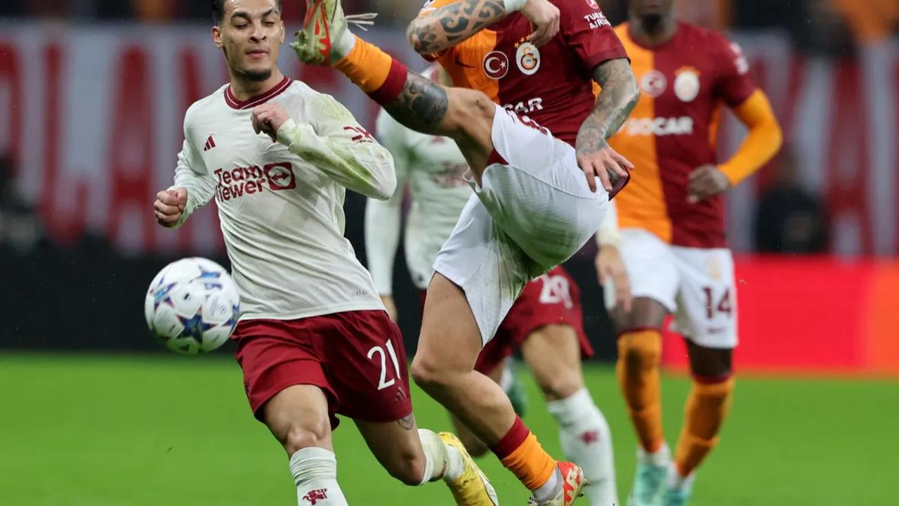 Bermain di Rams Park, Galatasaray tampil percaya diri meladeni Manchester United di laga krusial. Kedua tim sama-sama tampil kompetitif dalam laga yang berlangsung ketat di matchday ke-5 Grup A Liga Champions 2023/2024,<br>