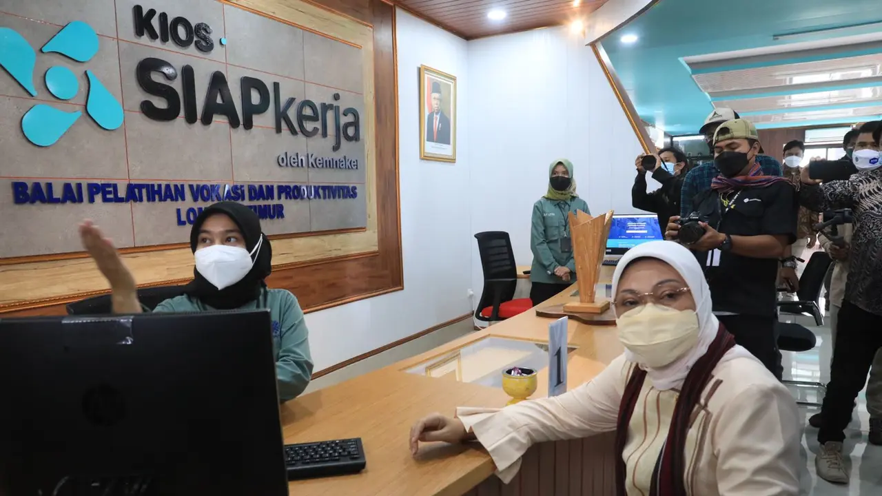 Menaker Resmikan Pembukaan KIOS SIAPkerja bagi Balai Pelatihan Vokasi dan Produktivitas (BPVP) se-Indonesia.