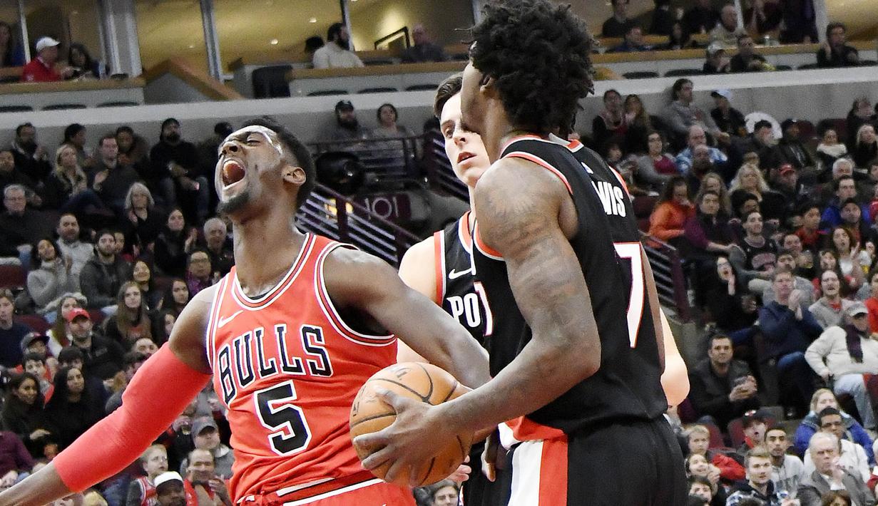 Pebasket Chicago Bulls, Bobby Portis, saat pertandingan melawan Portland Trail Blazers pada laga NBA di Stadion United Center, Selasa (2/1/2018). Bulls kalah dari Blazers dengan skor 120-124. (AP/David Banks)
