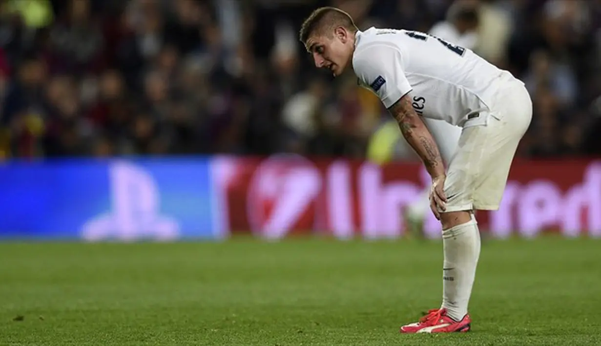 Marco Verratti menunjukkan kekecewaannya pasca PSG tergusur dari perempat-final Liga Champions. Sumber: UEFA.