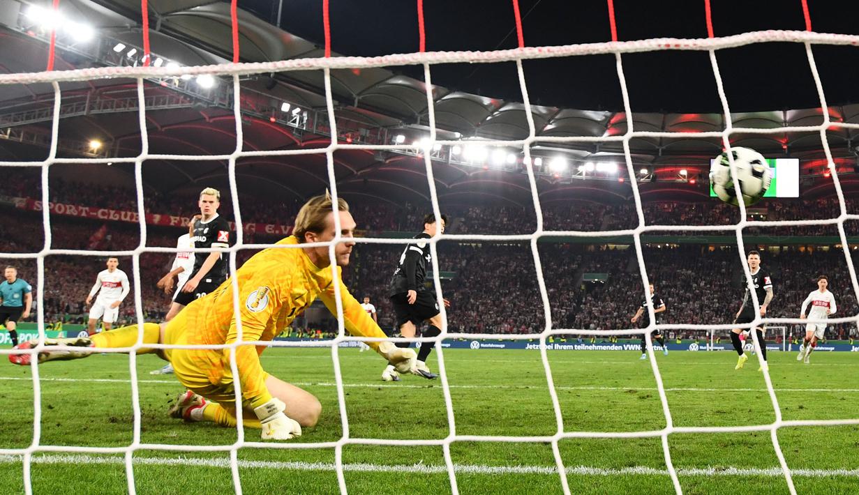 Gol tersebut menjadi kemenangan comeback bagi VfB Stuttgart karena mereka sebelumnya tertinggal gol terlebih dahulu pada menit ke-28 sebelum disamakan menjadi 1-1 oleh Deniz Udav di babak kedua. (AP Photo/DPA/Tom Weller)
