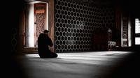 Ilustrasi sholat. (Foto: Unsplash/Imad Alassiry)