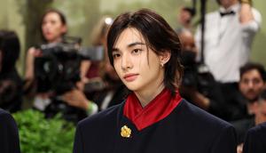 Hyunjin Stray Kids di Met Gala 2024. ( Dia Dipasupil / GETTY IMAGES NORTH AMERICA / Getty Images via AFP)