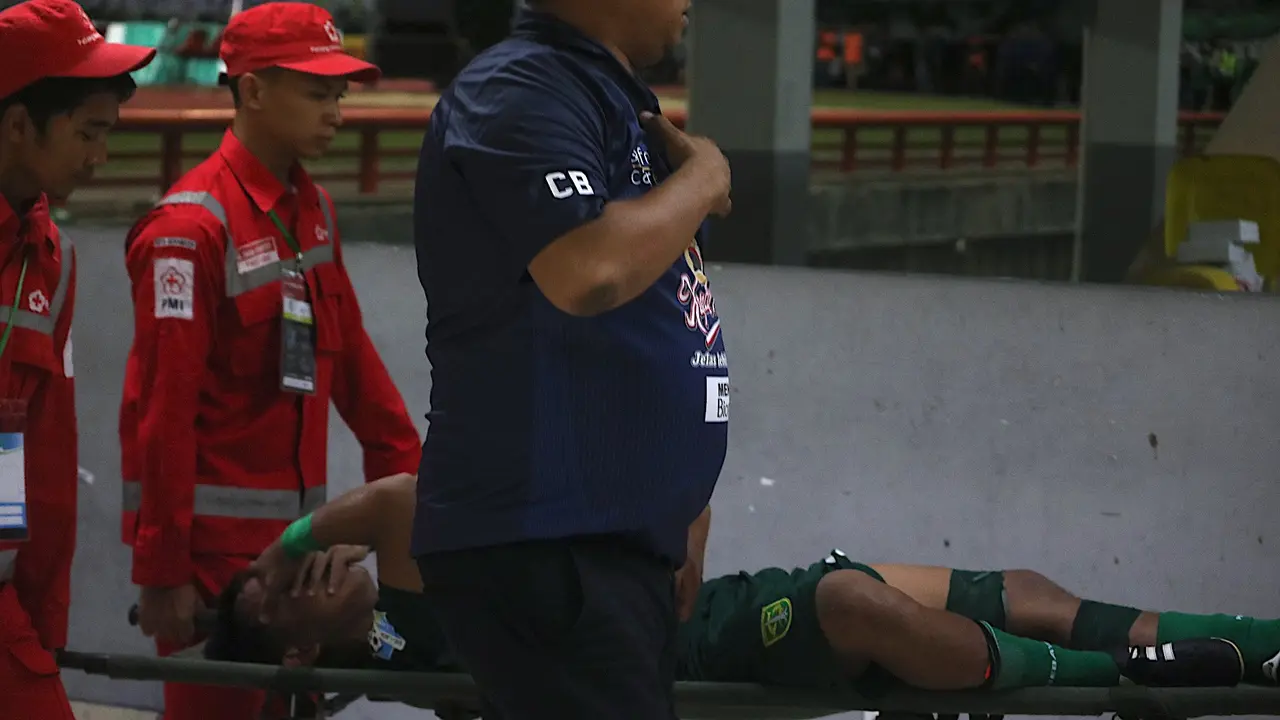 Bek kanan Persebaya Surabaya, Abu Rizal Maulana