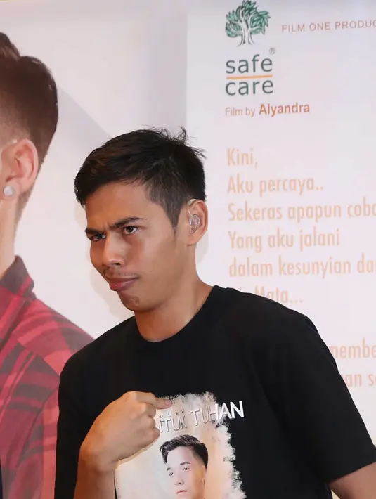 Hadirnya putra Dewi Yull ini di film ‘Sebuah Lagu Untuk Tuhan’ juga memberi harapan bagi pemeran utama, Eriska Rein. Karakter Angel yang diperankan Eriska merupakan penyandang tuna rungu, ia pun belajar banyak dari Panji Surya. (Nurwahyunan/Bintang.com)