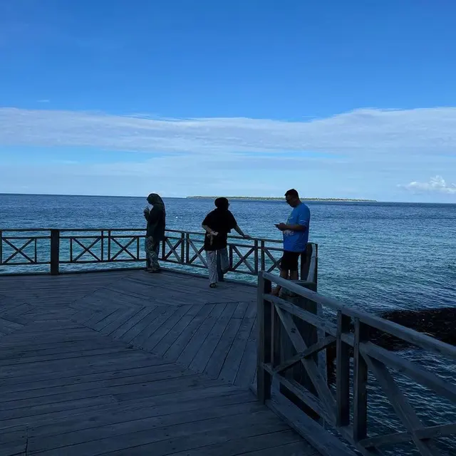 Promosi KKN di Desa Penari Usai, Ini 6 Potret Honeymoon Achmad Megantara dan Istri