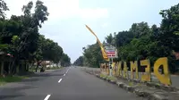 Ruas Lintas Selatan-Selatan (JLSS) atau jalan Daendels antara Cilacap-Kebumen-Purworejo-Yogyakarta. (