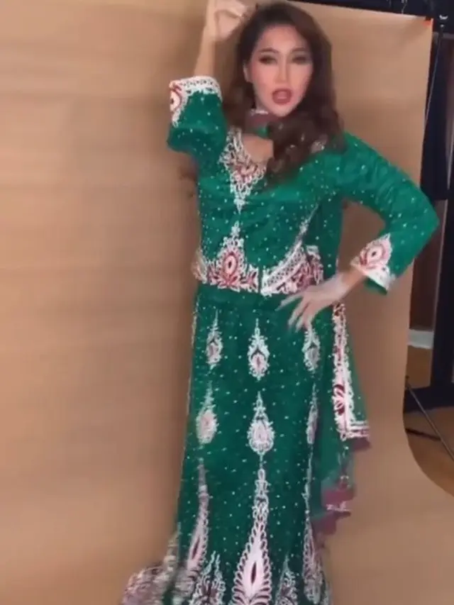 5 Potret Lucinta Luna Pakai Busana India, Sempat Dikira Ayu Ting Ting