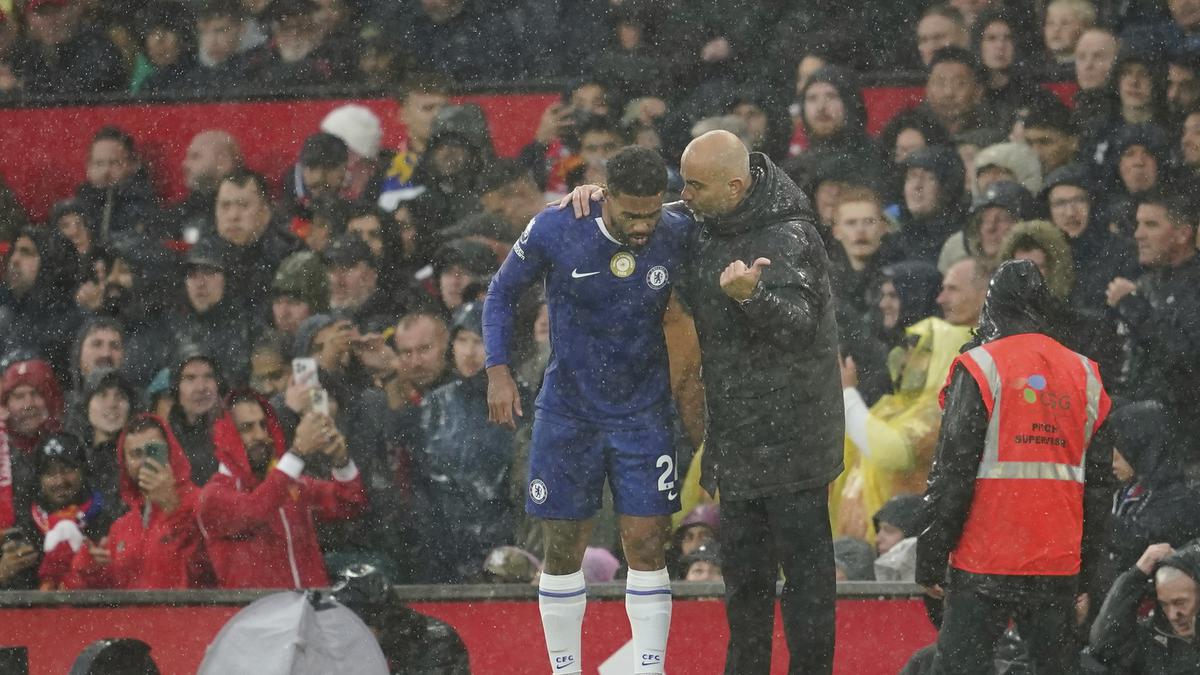 Enzo Maresca Akui Rencana Chelsea Buyar Usai Kartu Merah Lawan Manchester United