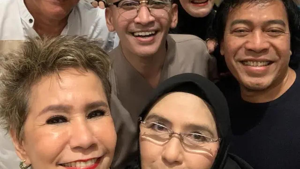 6 Potret Desy Ratnasari Halalbihalal Bareng Artis Lawas, Ruben Onsu Ikut Hadir
