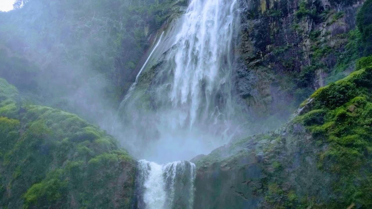 Eksotisme Air Terjun Tertinggi Indonesia, Dikelilingi Tebing dan Hutan yang Keindahannya Bikin Pengunjung Enggan Pulang