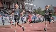 Keseruan lomba lari di SAC Indonesia 2023 Kualifikasi Jawa Tengah yang dimulai pada Jumat (24/11/2023). (Bola.com/DBL Indonesia)