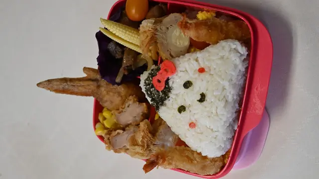 Membawa wadah sendiri ke restoran untuk mengurangi sampah kemasan/dok. Tupperware