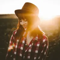 Tarot Celeb kali ini membahas aktris Tanah Air yang juga eksis di luar negeri. Dialah Cinta Laura. (Fotografer: Bintang.com/DI: Nurman Abdul Hakim)