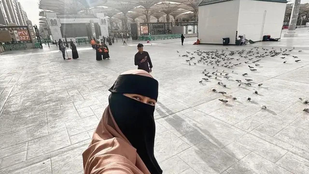 7 Potret Paula Verhoeven Mulai Berhijab, Awal Pisah Rumah dengan Baim Wong