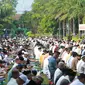 Ribuan warga Muhammadiyah dengan khusuk lakukan sholat Idul Fitri di Lapangan Taman Blambangan Banyuwangi (Istimewa)