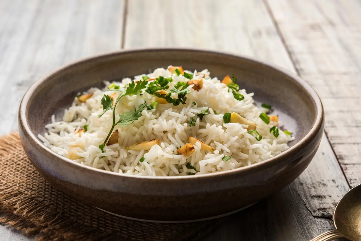 Resep Nasi Daun Jeruk Simpel Pakai Rice Cooker yang Guriih dan Aromatik