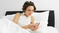 Ciri Orang yang Selalu Cek HP Begitu Bangun Tidur Menurut Psikologi