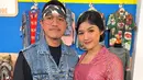 <p>Dalam potret terbaru yang diunggah Kaesang, memperlihatkan ayunya Erina dalam balutan kebaya. Kebaya ini sederhana bermotif floral dengan warna merah muda keunguan yang sangat cantik dikenakan Erina Gudono. Foto: Instagram.</p>