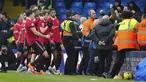 Penyerang Manchester United, Marcus Rashford (kanan) berselebrasi dengan rekan setimnya setelah mencetak gol ke gawang Leeds United selama pertandingan lanjutan Liga Premier Inggris di Elland Road, Leeds, Inggris, Minggu (12/2/2023). MU menang atas Leeds dengan skor 2-0. (AP Photo/Jon Super)
