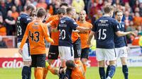 HUKUMAN BERAT - Pemain Dundee United FC, Nadir Cifti, terancam hukuman berat akibat menggigit kaki lawannya. (Daily Mail)