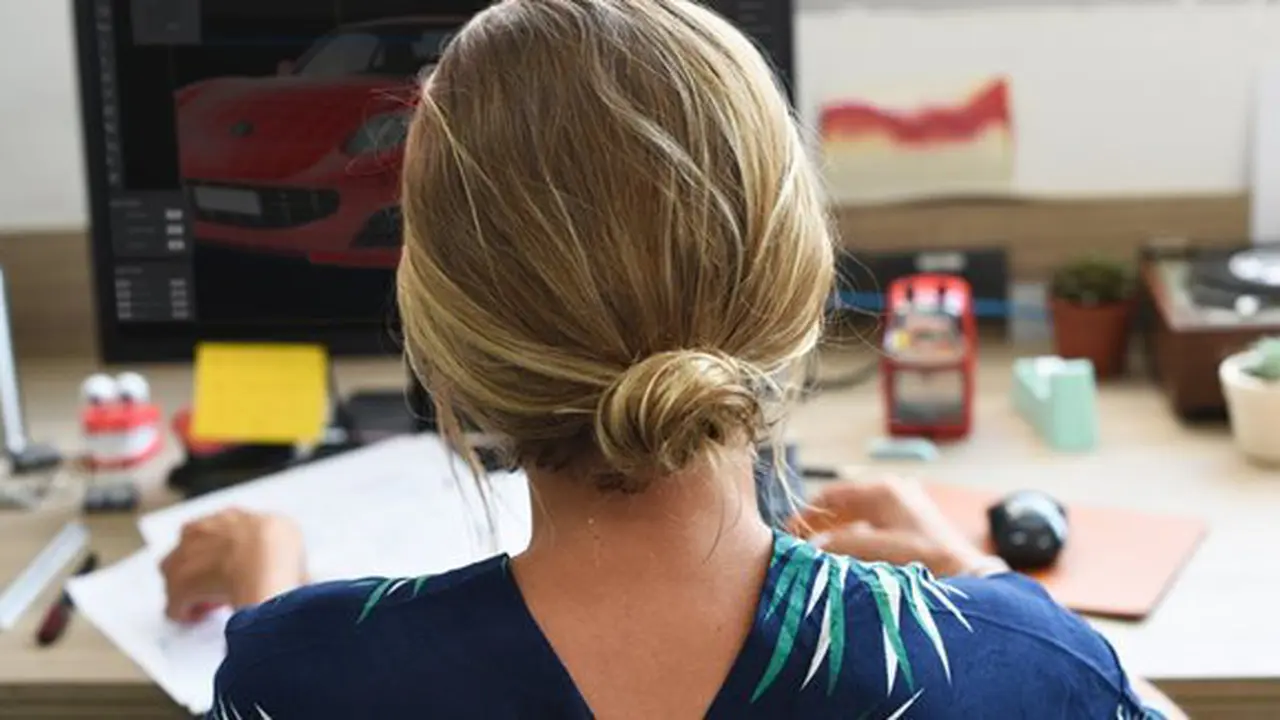 Istri yang beklerja/copyright pexels.com