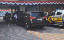 KPK Bawa Tiga Koper dari Kantor Bupati Sukoharjo