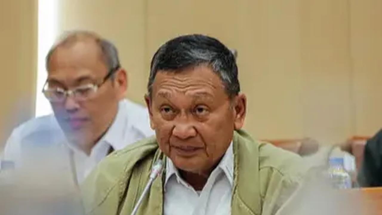 Namun, Menteri Energi dan Sumber Daya Mineral (ESDM) Arifin Tasrif mengaku belum mempelajari lebih jauh soal mekanisme pembiayaan program suntik mati PLTU batu bara oleh APBN.
