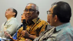 Plt Ketua KPK Taufiqurachman Ruki memberi keterangan pers terkait Kinerja KPK selama 2015, Jakarta, Selasa (15/12/2015)  KPK sepanjang tahun 2015, telah setorkan Rp198 miliar ke kas negara. (Liputan6.com/Helmi Afandi)