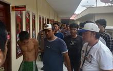 VIDEO: Gemetar Polisi Tunjukkan Bukti Botol Saus & Uang Jualan Nia Sebelum Dibunuh Indra Dragon