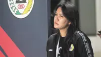 CEO PSS Sleman, Viola Kurniawati usai menyaksikan laga melawan Persela Lamongan di Stadion Maguwoharjo, Kamis (15/8/2019). (Bola.com/Vincentius Atmaja)