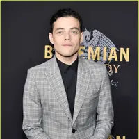 Rami Malek, pemeran vokalis band Queen, Freddie Mercury di film Bohemian Rhapsody. foto: Just Jared
