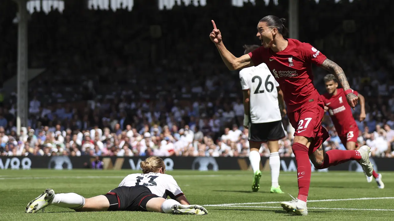 Foto: Mohamed Salah Bawa Liverpool Tidak Kalah dari Aleksandar Mitrovic dan Fulham di Pekan Pertama Liga Inggris 2022 / 2023