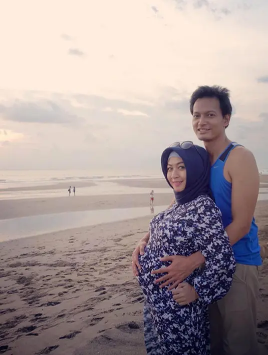 Meski tambah anggota baru dalam keluarganya, baik Fedi dan Vanny belum mau menggunakan jasa pengasuh anak alias babysiter untuk merawat Hasan. (Instagram/fedinuril)