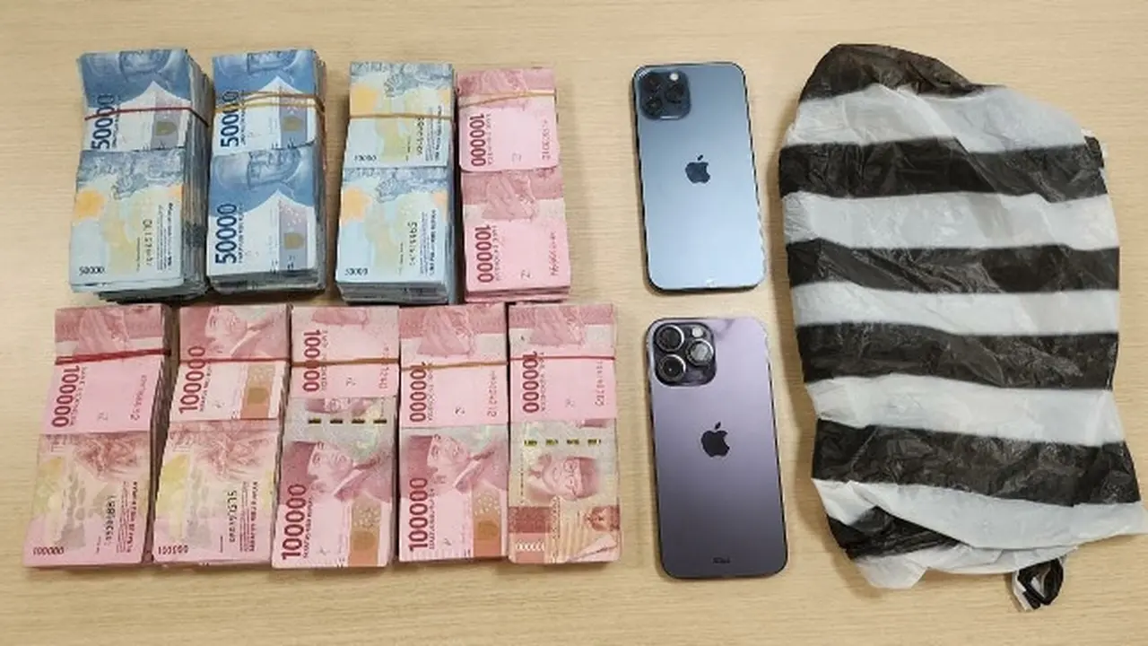 Barang butkti pungli yang diduga dilakukan oleh Kepala Dinas Kesehatan Kabupaten Kampar.