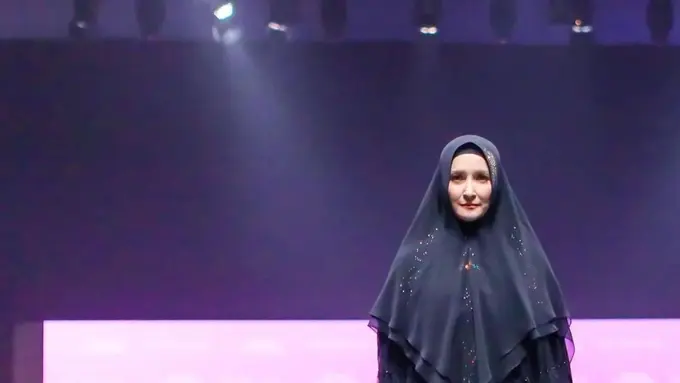 Pesona Inneke Koesherawati, Tak Lagi Muda Namun Wajahnya Tetap Meneduhkan