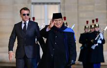 Seskab Teddy Bocorkan Isi Pertemuan Tertutup 2,5 Jam Prabowo dan Macron di Paris