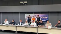 Otoritas Jasa Keuangan (OJK) bersama Kepolisian Negara RI, serta sejumlah kementerian dan lembaga terkait berhasil memulangkan dan menahan AAG, mantan Direktur PT Investree Radhika Jaya. (Foto: Liputan6.com/Gagas YP)
