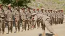 Personel baru pasukan keamanan Afghanistan saat mengambil bagian dalam pelatihan militer di daerah Bandejoy, Distrik Dara, Provinsi Panjshir, Afghanistan (21/8/2021). Sebelumnya beredar, pasukan elite Afghanistan menyatakan janjinya untuk menumpas habis Taliban. (AFP/Ahmad Sahel Arman)