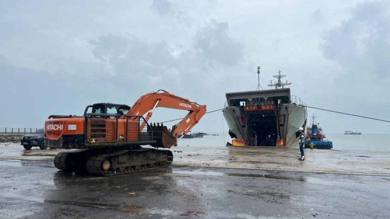 Lanal Babel Kirim Alat Berat ke Sumut, Percepat Pemulihan Pasca Banjir Bandang